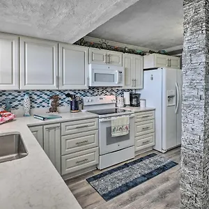 Bright Daytona With Community Pool! Apartment